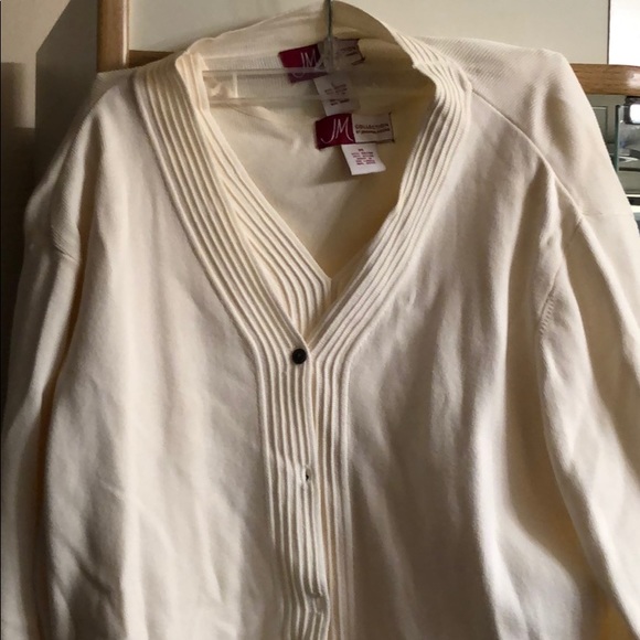 Cream colored sweater set - Picture 4 of 4